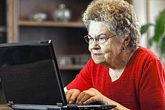 Une mamie britannique est tellement polie avec Google que la firme lui répond directement Une mamie britannique est tellement polie avec Google que la firme lui répond directement
